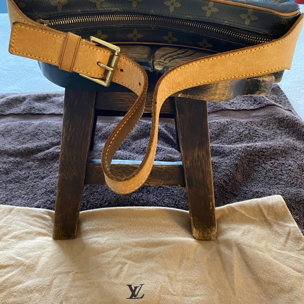 🛑SOLD🛑⭐️STUNNING⭐️ LOUIS VUITTON CROISSANT BAG⭐️ - Picture 5 of 8